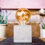 Objets design - Lampe à poser | Lampe Béton | Cube | Béton imprimé croco - JUNNY