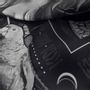 Foulards et écharpes - Foulard / carré imprimé 100 % twill de soie - THÉÂTRE DE NUIT N°5 BLACK & WHITE 45 - 45 x 45 cm - roulotté à la française - Maison Fétiche - MAISON FÉTICHE