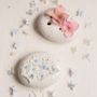 Céramique - Galet  en porcelaine Pique fleurs - MYRIAM AIT AMAR