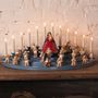 Guirlandes et boules de Noël - Mont aux anges avec des Anges de Grünhainichen®, 26 figurines - WENDT & KUEHN
