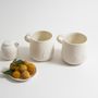 Tasses et mugs - Tasse avec decor de maisons en relief, et soucoupe  - BÉRANGÈRE CÉRAMIQUES