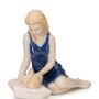 Sculptures, statuettes et miniatures - Fille avec marguerites - ROYAL COPENHAGEN
