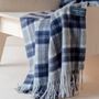 Plaids - Couverture en laine d'agneau in Bannockbane Silver Tartan - THE TARTAN BLANKET CO.