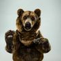 Guirlandes et boules de Noël - Sculpture réaliste ours. étalage - KATERINA MAKOGON