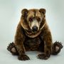 Guirlandes et boules de Noël - Sculpture réaliste ours. étalage - KATERINA MAKOGON