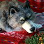 Guirlandes et boules de Noël - Animal sauvage en peluche Wolf - Faux taxidermie. étalage - KATERINA MAKOGON