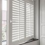 Objets de décoration - JASNO SHUTTERS - volet intérieur à persiennes orientables en applique sur les ouvrants de fenêtre ou porte - JASNO