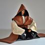 Sculptures, statuettes and miniatures - Leather Sculpture, Seated Samurai - ANNIE DELEMARLE SCULPTURE CUIR