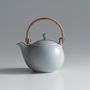 Ceramic - YUI teapot with natural wood handle (330ml, 600 ml) - SALIU