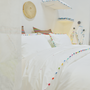 Objets design - Linge de lit en coton blanc avec pompons - MIA ZIA