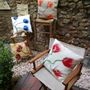 Coussins textile - Coussin décoratif « Fleur de cerisier » avec motif feutré à la main en laine mérinos et soie sur tissu de lin. - ELENA KIHLMAN