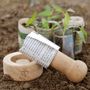Accessoires de jardinage - Garden tools : outils de jardin, tabliers, pots à rempoter, voiles d'hivernage, gants de jardin - ESSCHERT DESIGN