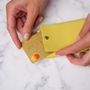 Autres objets connectés  - LOU CASE - Un étui en cuir pour téléphone portable avec pochette et des attaches métalliques dorées pour bandoulière - LOUVINI PARIS