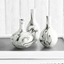 Vases - Vases en porcelaine fine CSM (noir et blanc).  - KINDRED DESIGN COLLECTIVE HOME
