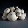 Sculptures, statuettes et miniatures - Seins porcelaine collection grappe  - GUENAELLE GRASSI