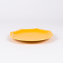 Assiettes au quotidien - L'assiette en porcelaine jaune solaire - OGRE LA FABRIQUE