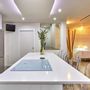Kitchens furniture - Silestone Iconic White - COSENTINO