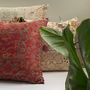 Coussins textile - Coussin en soie Vintage Floral par Tharangini Studio - NEST