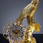 Horloges - PENDULE DE TABLE style années 1800 en plaqué bronze, cristal et marbre. - OLYMPUS BRASS