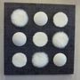 Tableaux - Tableau : 9 pompons blancs sur velours - BLANDINE PELHATE
