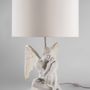 Lampes de table - Lampe de table Protective Angel - Luminaire en porcelaine fait main Lladró - LLADRÓ