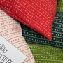 Fabric cushions - Housse de coussin 100% lin 80x80cm - Motif ARRASTA PÉ couleur rouge TERRA - SABIÁ DESIGN