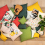Fabric cushions - Housse de coussin 100% lin 80x80 - Motif ARRASTA PÉ couleur jaune ABACAXI - SABIÁ DESIGN