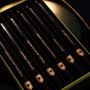Objets de décoration - 6 Chandelles noir avec messages sérigraphiés en or mat. - YLUSTRE