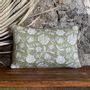 Coussins textile - Housse de coussin à fleurs vert et blanc Shree - TERRE AMBRÉE