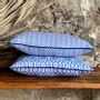 Coussins textile - Housse de coussin ethnique bleue et blanche Hita - TERRE AMBRÉE