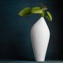 Vases - Vase en porcelaine LINDA, Bone China, blanc, élégant, moderne, fait main - KLATT OBJECTS