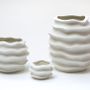 Vases - AYA vase blanc  en biscuit de porcelaine H=23cm, D=19cm. - YLVAYA DESIGN
