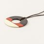 Bijoux - Pendentif anneau en sabot de buffle et laque - L INDOCHINEUR X RIVÊT