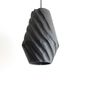 Objets design - Lampe suspendue noire sculptée à la main - WOODENDREAMS