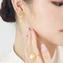 Bijoux - Boucles d'oreilles asymétiques en filigrane et perles Tambour de Fortune - WEI YEE INTERNATIONAL LIMITED