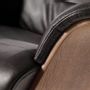 Fauteuils - Fauteuil pivotant tapissé de cuir de vachette marron - ANGEL CERDÁ