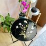 Décorations florales - Table basse en résine avec fleurs naturelles style zen - SI DECO