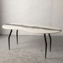 Objets design - Table à manger d'art moderne blanc-noir, forme irrégulière, brillante - SI DECO