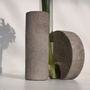 Vases - Cochlea della Metamorfosi n°2, vase grise en verre et pierre pour fleu - COKI