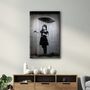 Autres décorations murales - Banksy - Fille avec un parapluie | Art mural en verre 110CMx70CM - ARTDESIGNA