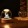 Cadeaux - Boule de verre gravée sur base en bois LED avec télécommande. - LE COMPTOIR DU NEON