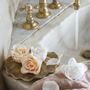 Savons - Boîte C?ur de 3 roses de savon blanches - Parfum Rose - MATHILDE M.