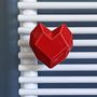 Cadeaux - Patère en céramique Cœur pour radiateurs sèche-serviettes - LETSHELTER SRL