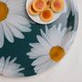 Trays - Round designer serving tray - White daisy 49 cm - MONBOPLATO