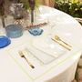 Cadeaux - Set de table incurvé lavable en olive fluo, lot de 2 - HYA CONCEPT STORE