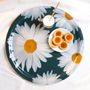 Trays - Round wooden serving tray - White daisy 49 cm - MONBOPLATO