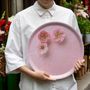 Trays - Round wooden serving tray - Trompe-l'œil pink flowers 38 cm - MONBOPLATO