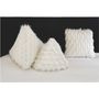 Accessoires de déco extérieure - Coussin pyramide en fausse fourrure blanche - MX HOME