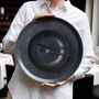 Trays - Round wooden serving tray - Black trompe-l'oeil plate 38 cm - MONBOPLATO