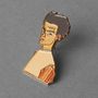 Broches - Épinglette Autoportrait à la chemise rayée - Egon Schiele, 1910 - PINPINPIN.IT